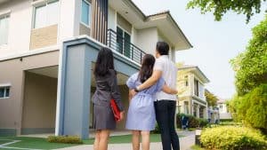 Family Moving In - Premium Homebuyers